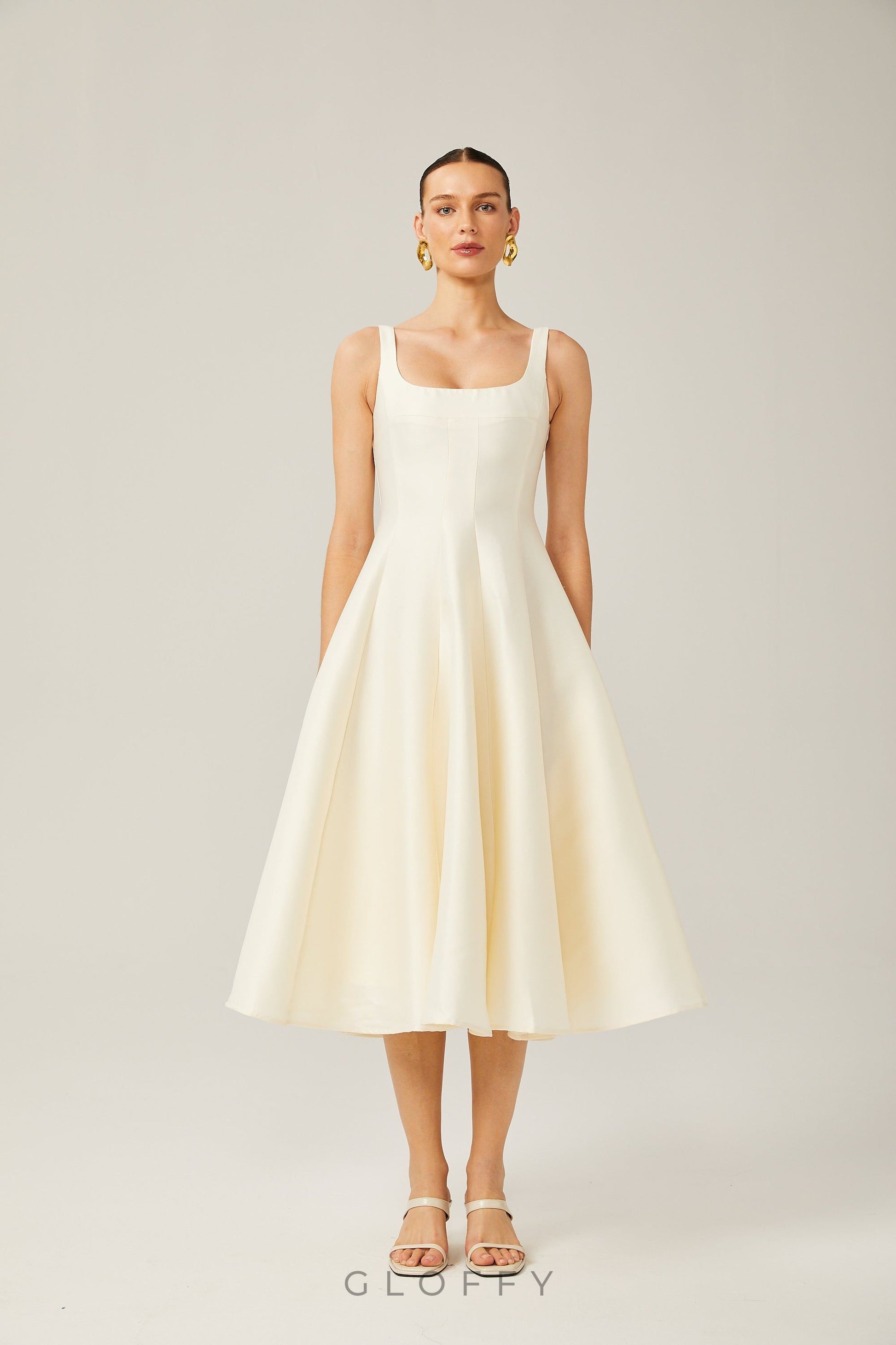 Leonor Saten  Bedene Oturan Kloş Midi Elbise