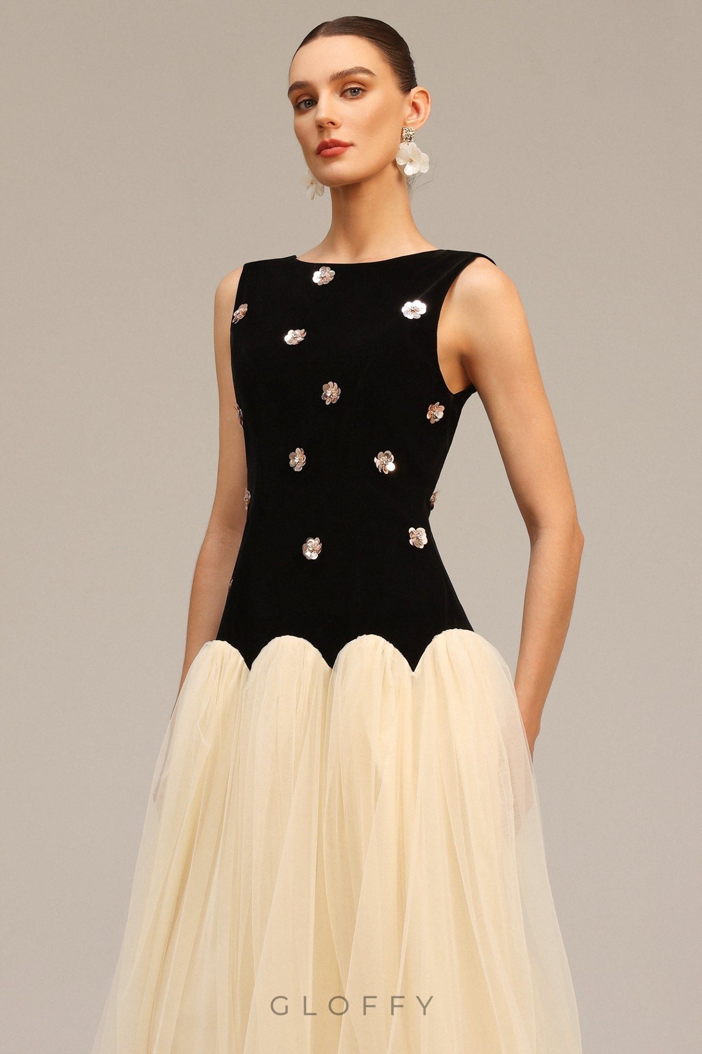 Vivianne Işıltılı Çiçek Detaylı Kolsuz Maxi Elbise