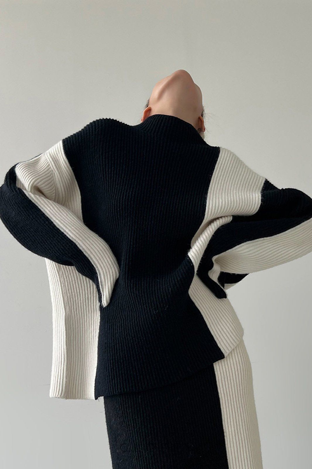 Amara Monokrom Kontrast Bluz ve Etek Takımı