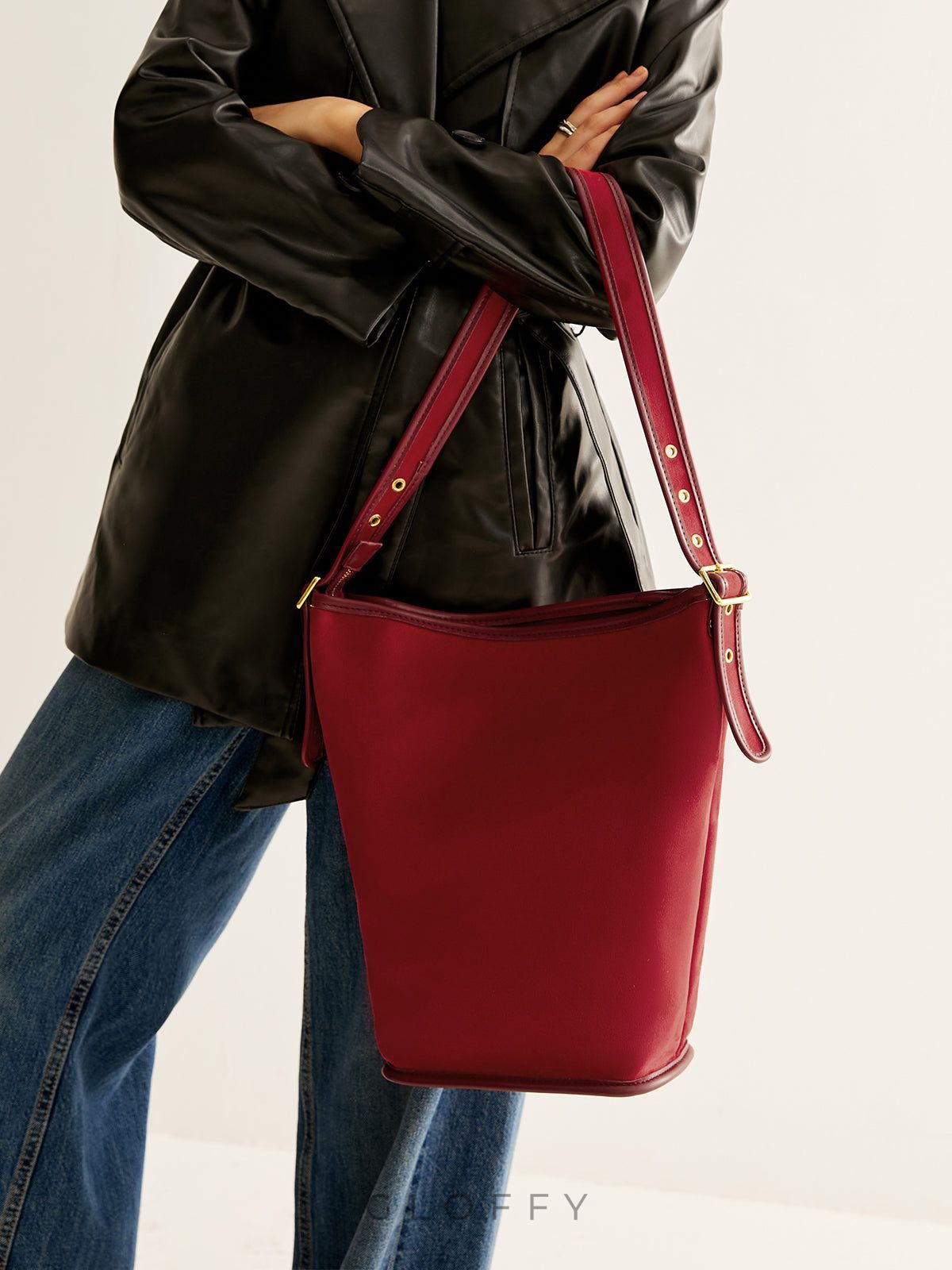 Ayarlanabilir Askılı Süet Kova Çanta