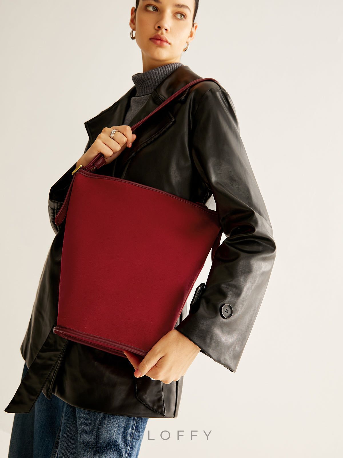 Ayarlanabilir Askılı Süet Kova Çanta