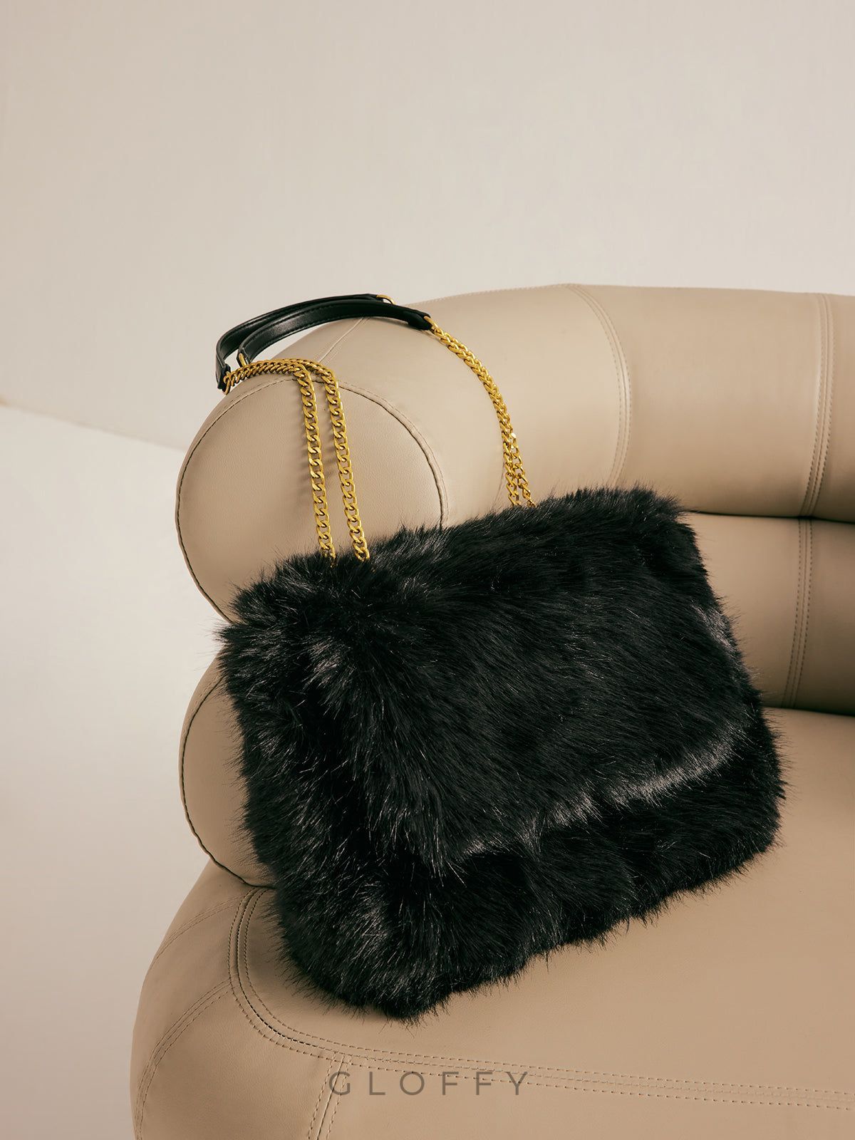 Büyük Kapasiteli Tüylü Kapaklı Çanta