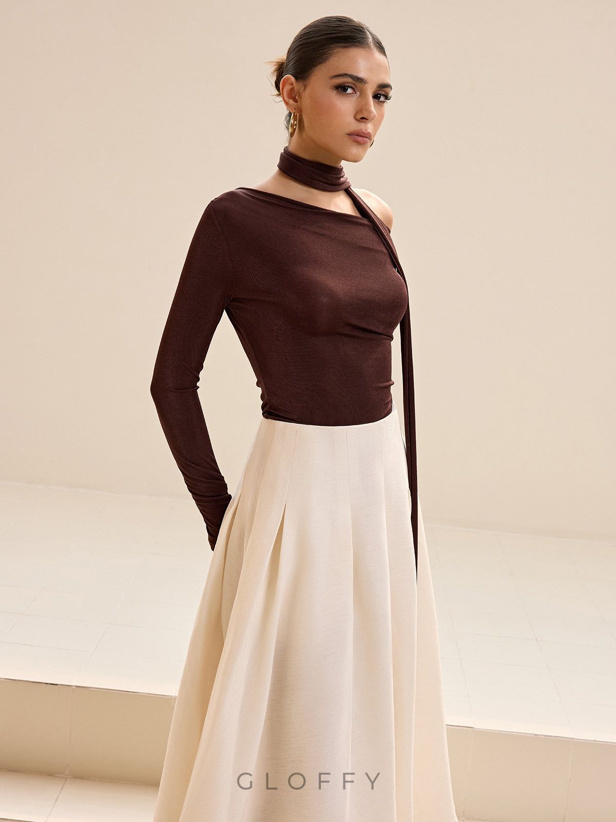 Asimetrik Boyun Fiyonk Detaylı Uzun Kollu T-shirt