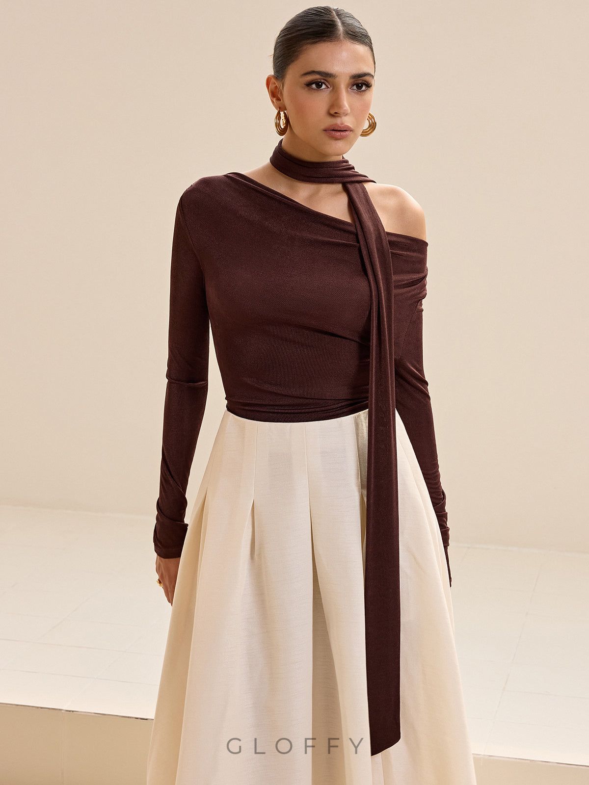 Asimetrik Boyun Fiyonk Detaylı Uzun Kollu T-shirt