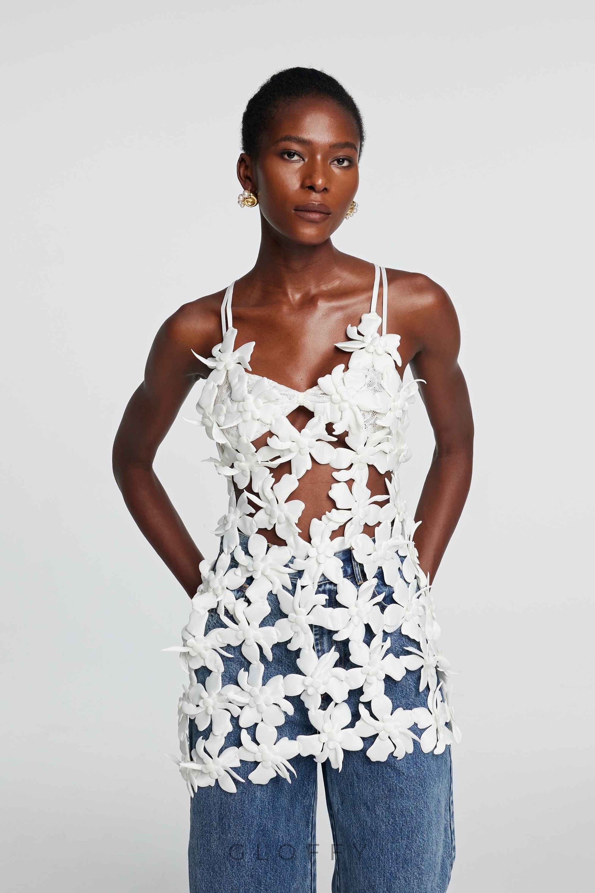 Kira Dekolteli Bağcıklı Sırtı Açık Üst