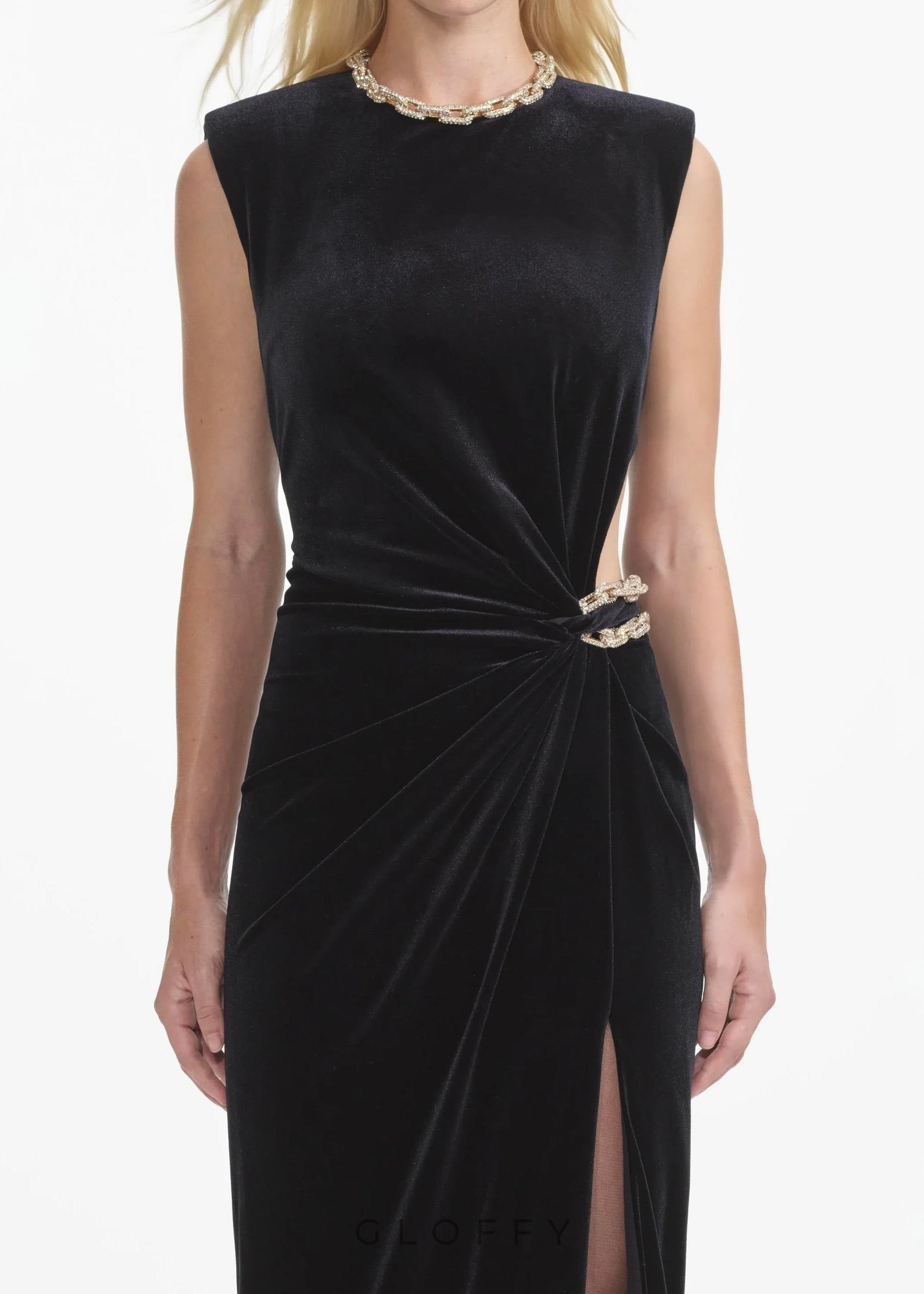 Noémie Zincir Detaylı Yırtmaçlı Kadife Maxi Elbise