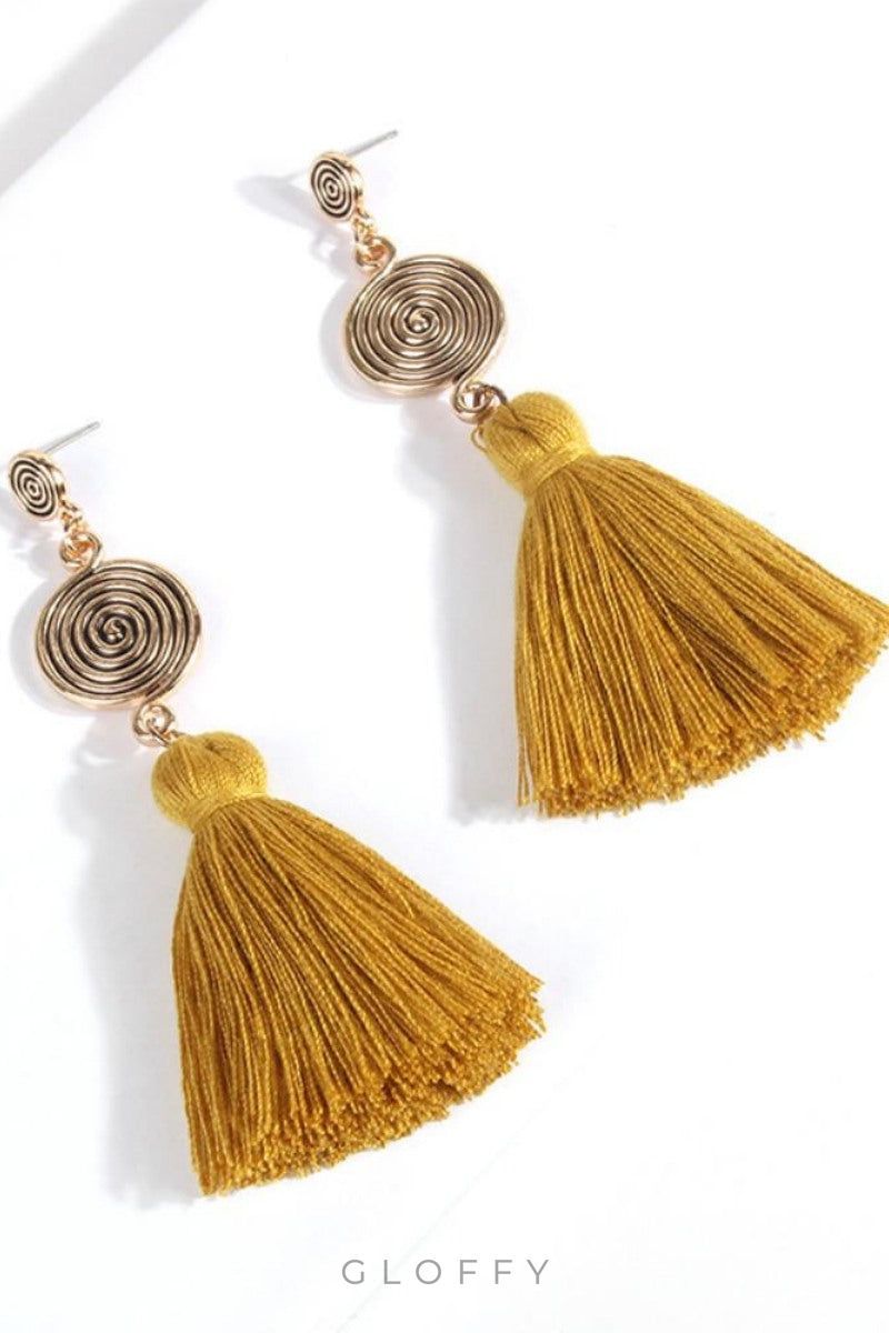 Kanna Whirlpool Püskül Küpeler